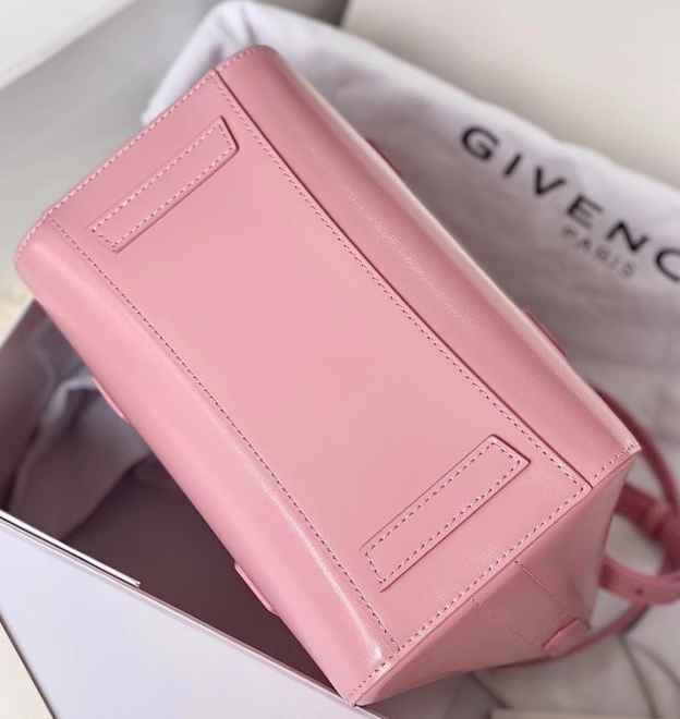 ジバンシィ「Givenchy」スモール アンティゴナ ボックスレザー バッグ