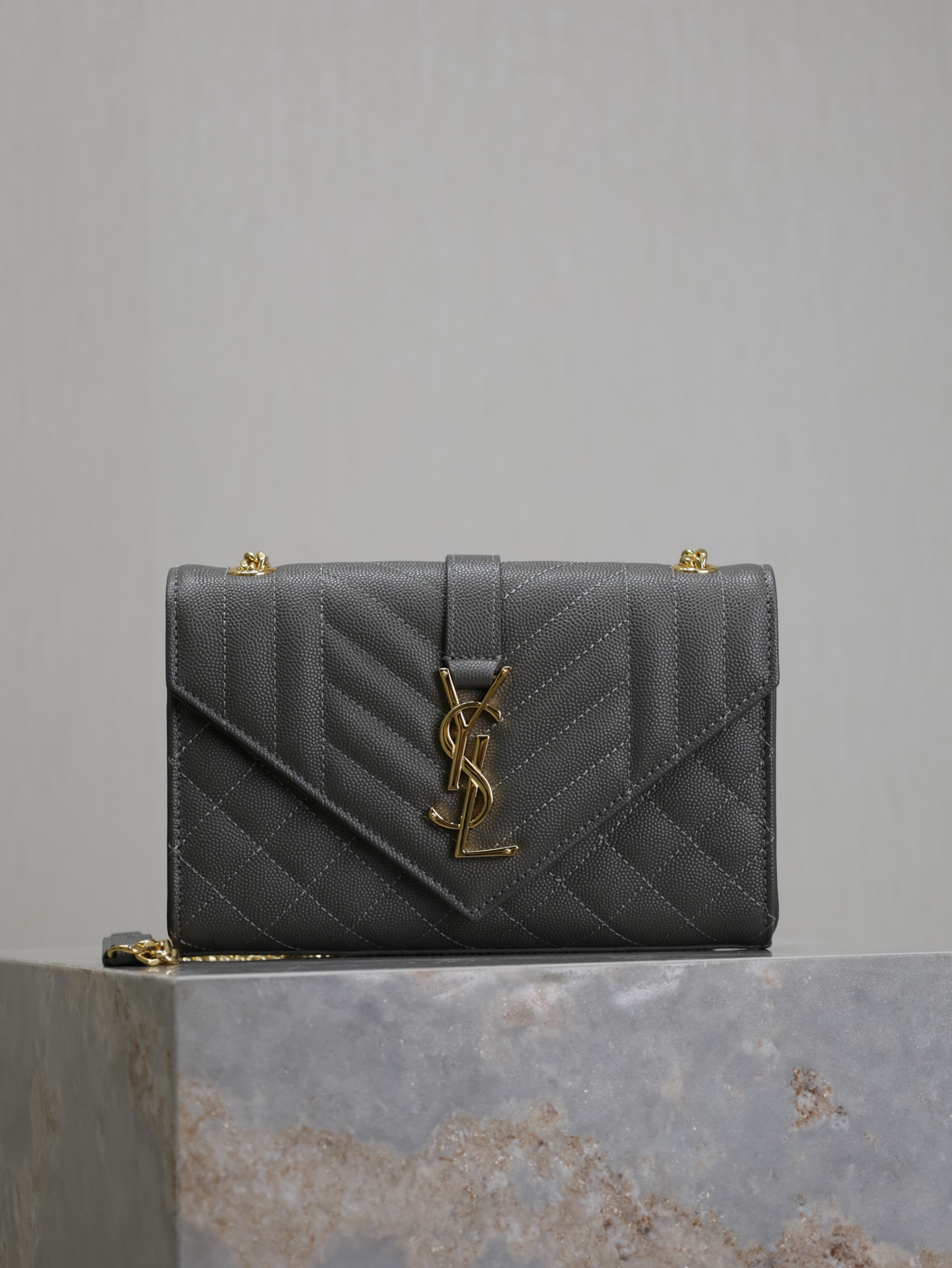 2026サンローラン「SAINT LAURENT ENVELOPPE スモール チェーンショルダーバッグ