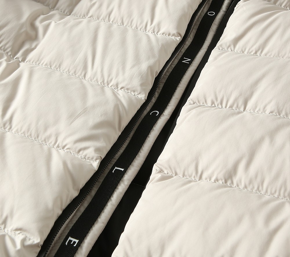 モンクレール「Moncler」秋冬 フード付きダウンジャケット