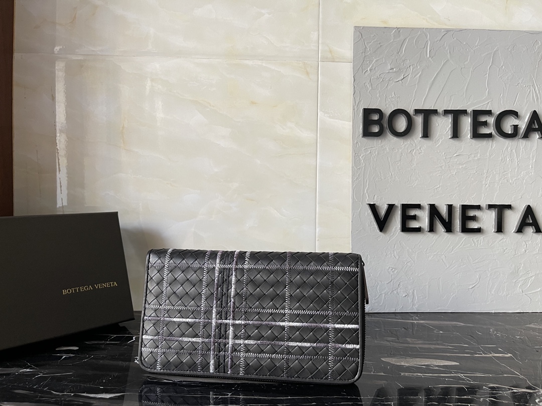 ボッテガ・ヴェネタ「Bottega Veneta」イントレチャート ザッパー ウォレット