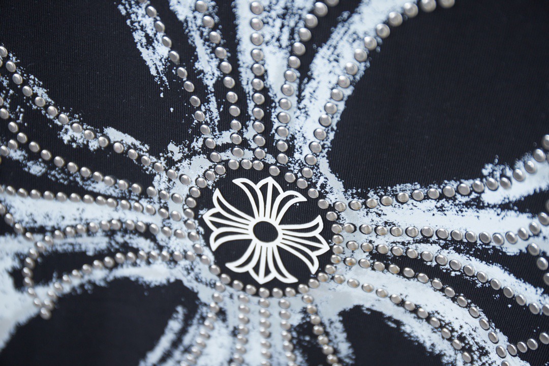 クロムハーツ「Chrome Hearts」プリント&ストーンTシャツ