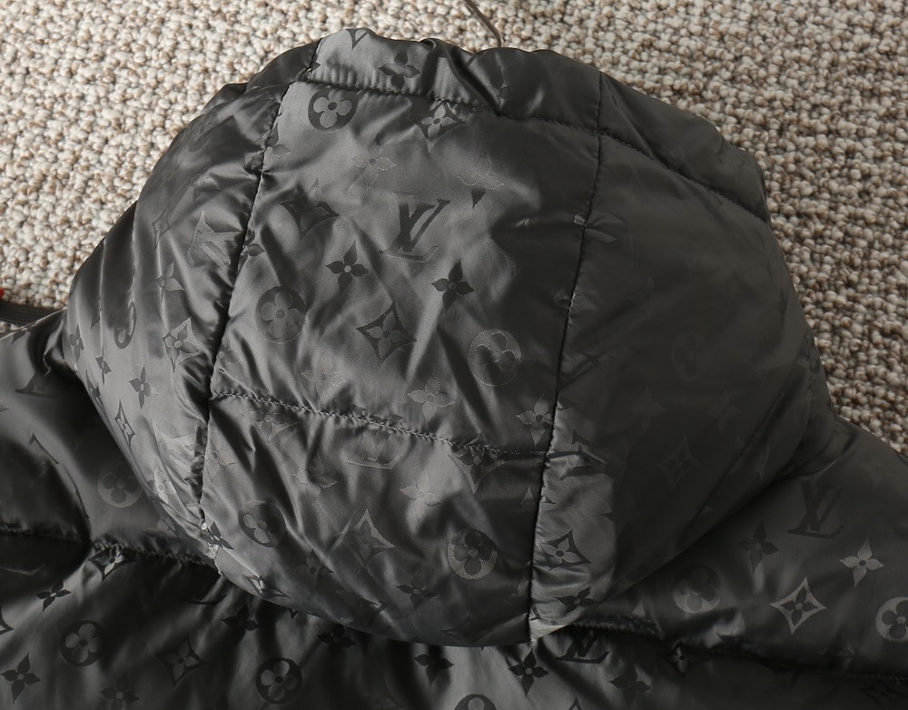 ルイ・ヴィトン「Louis Vuitton」秋冬コレクション ダウンジャケット