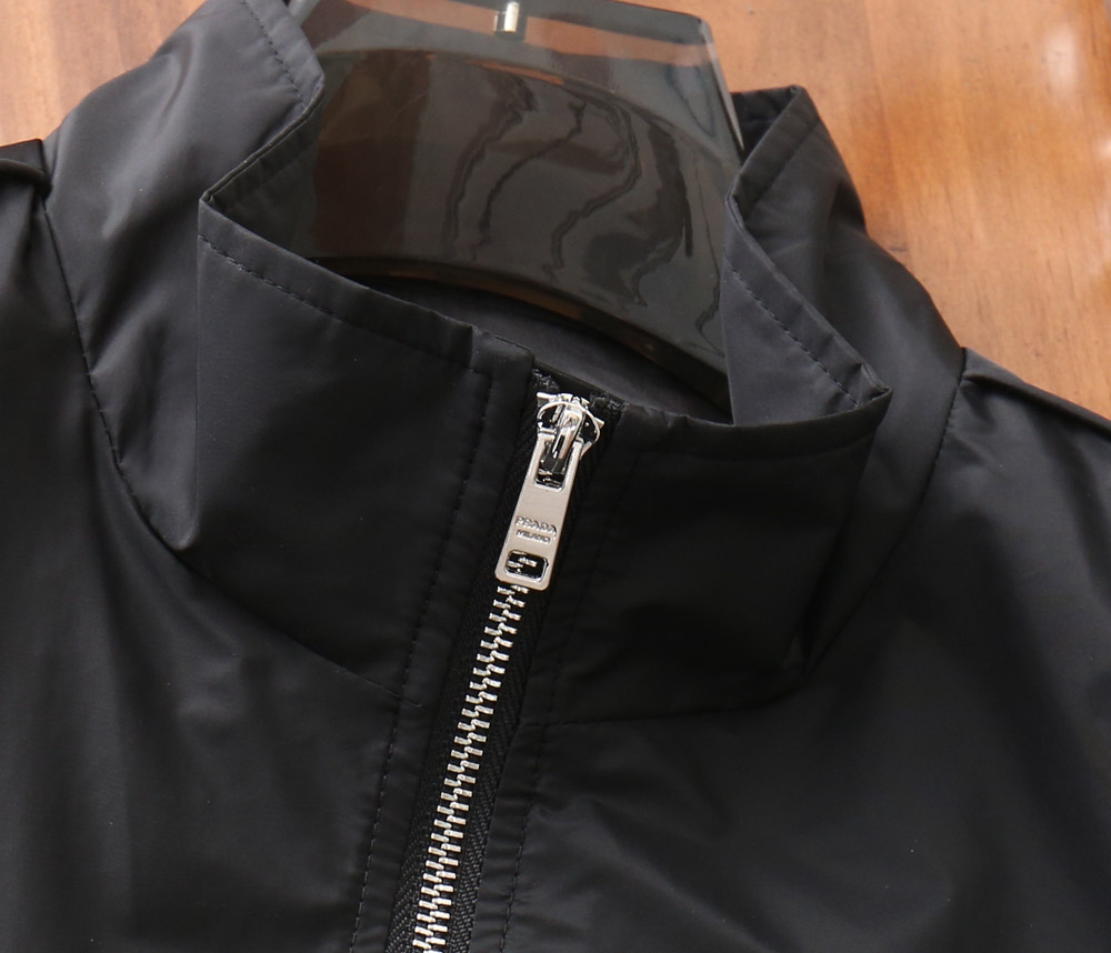 プラダ「Prada」秋冬 フード付きアウター