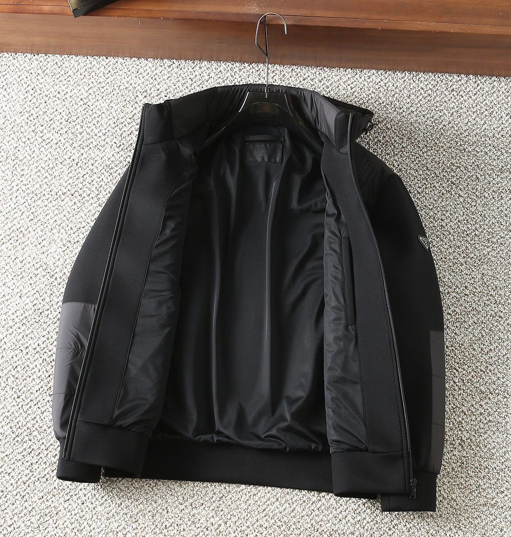 プラダ「Prada」秋冬 フード付きアウター