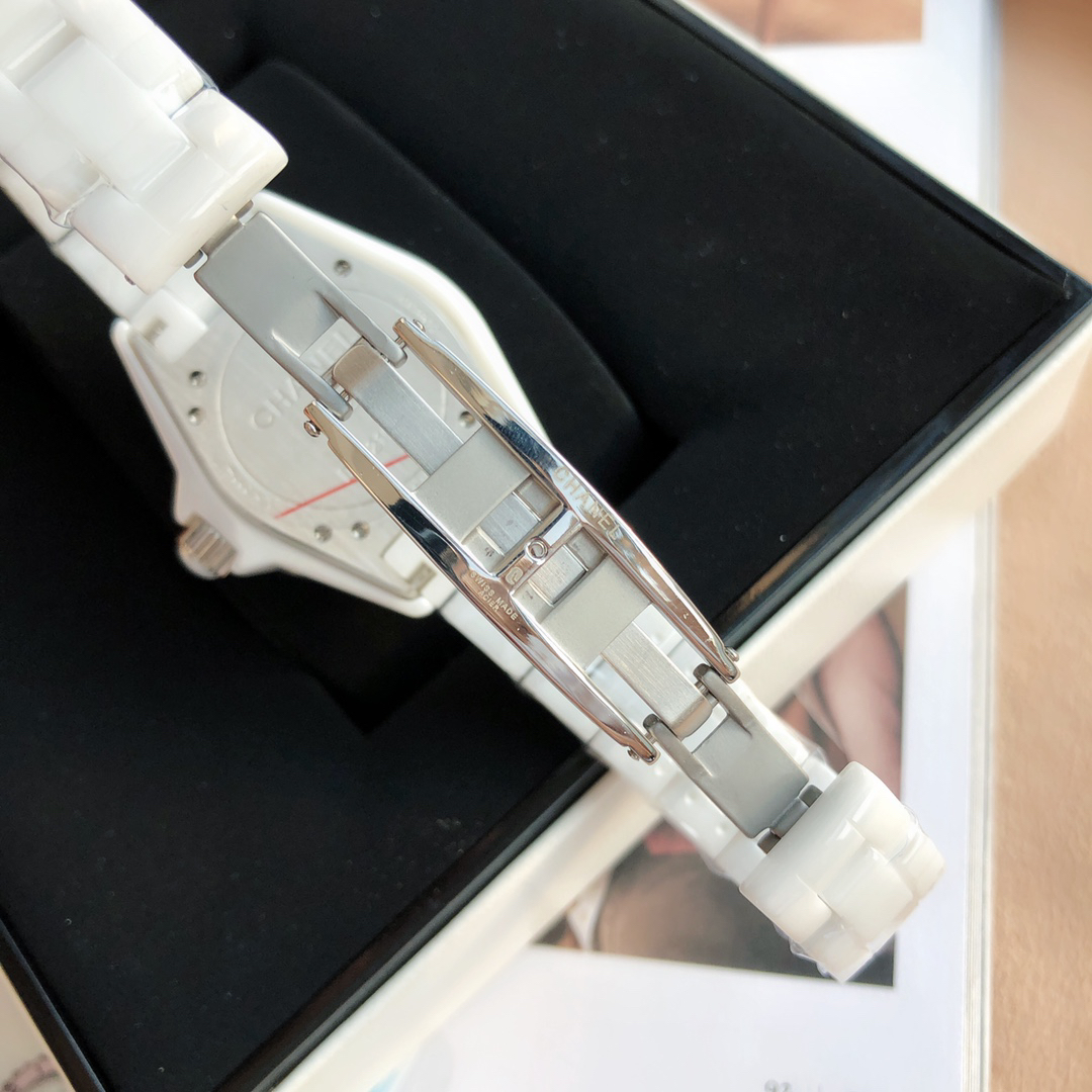 シャネル「Chanel」J12 キャリバー 33MM