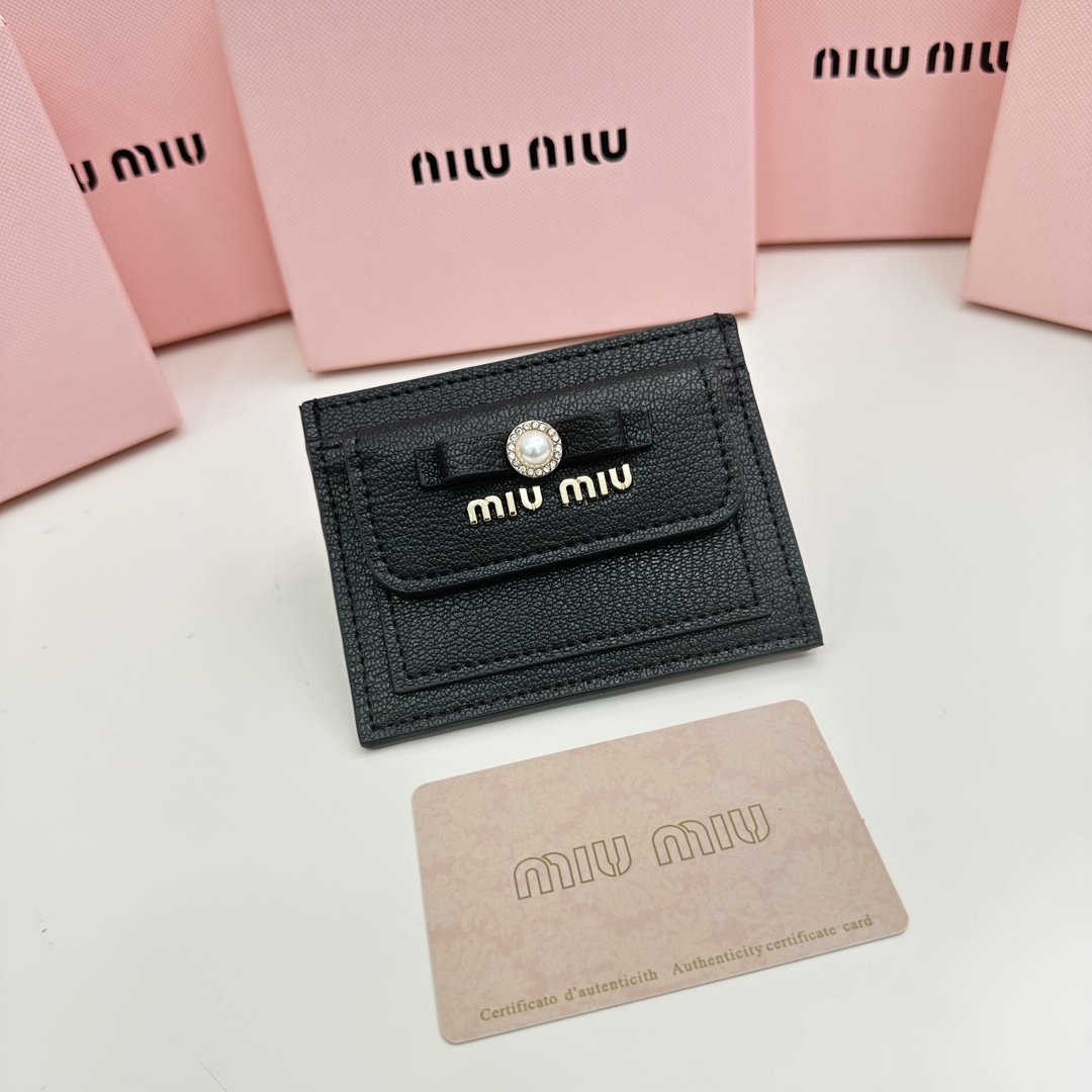 ミュウミュウ「Miu Miu」ミュウミュウ カーフスキン マルチウォレット 5236 / 二つ折り財布