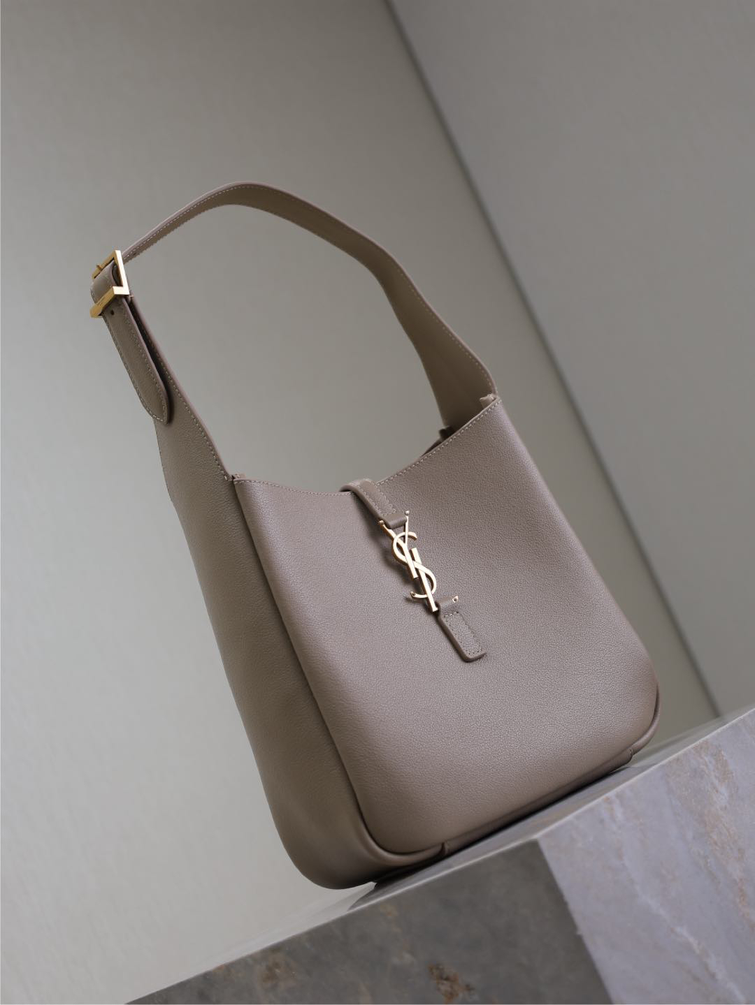 2026サンローラン「SAINT LAURENT LE 5 À 7 スモール ソフト ショルダーバッグ