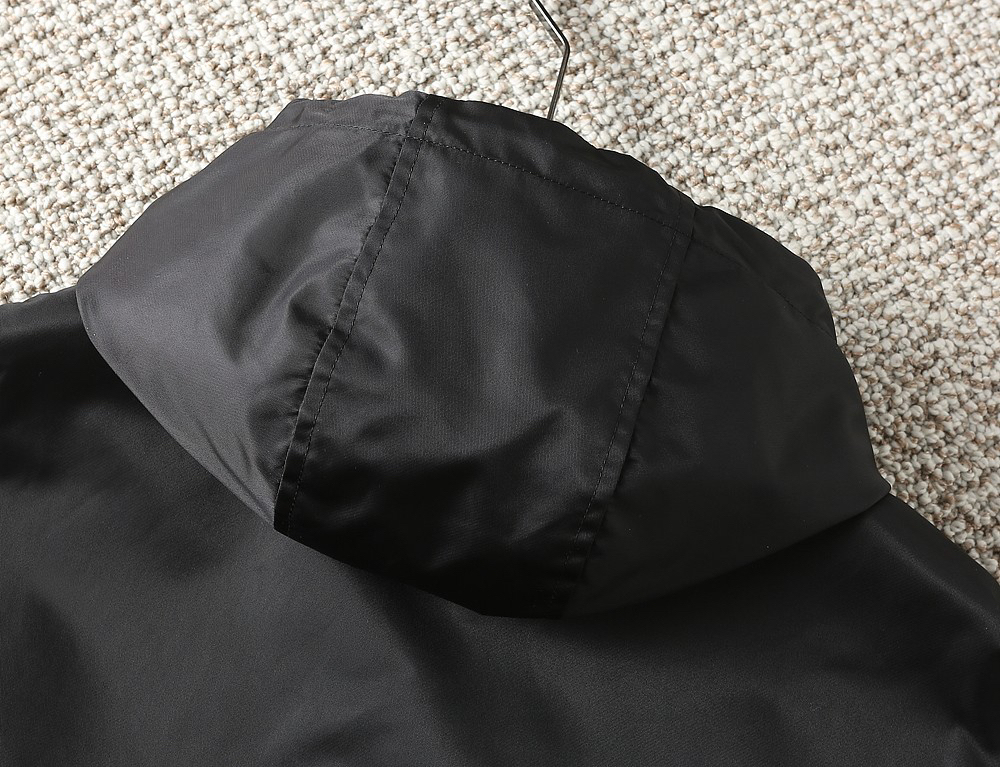 プラダ「Prada」秋冬 フード付きアウター