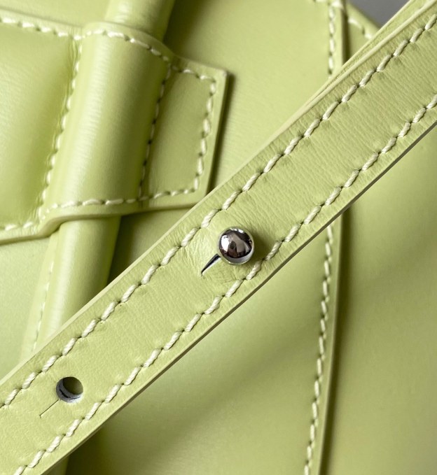 ジバンシィ「Givenchy」スモール アンティゴナ ボックスレザー バッグ