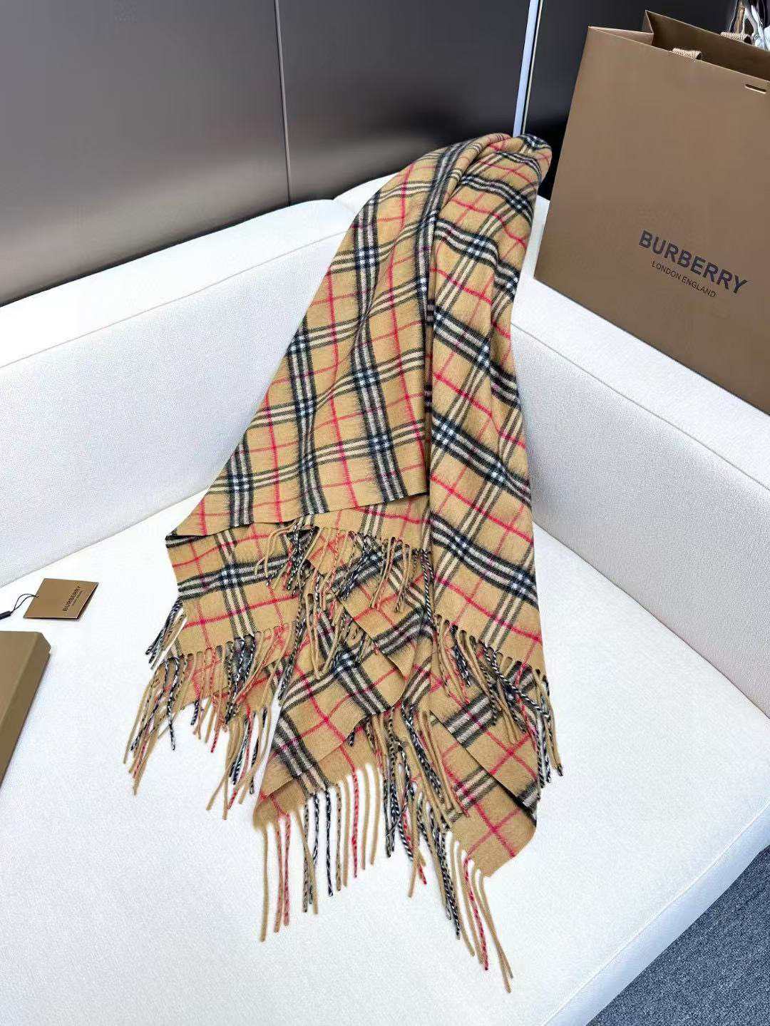 バーバリー「Burberry」チェック ウールカシミア ケープ 140x140cm