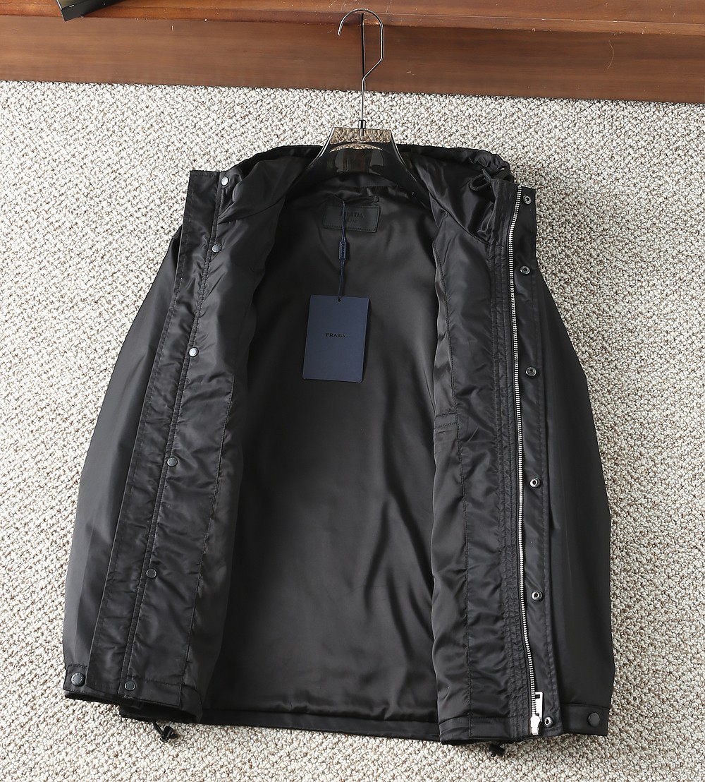 プラダ「Prada」秋冬 フード付きアウター