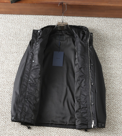 プラダ「Prada」秋冬 フード付きアウター