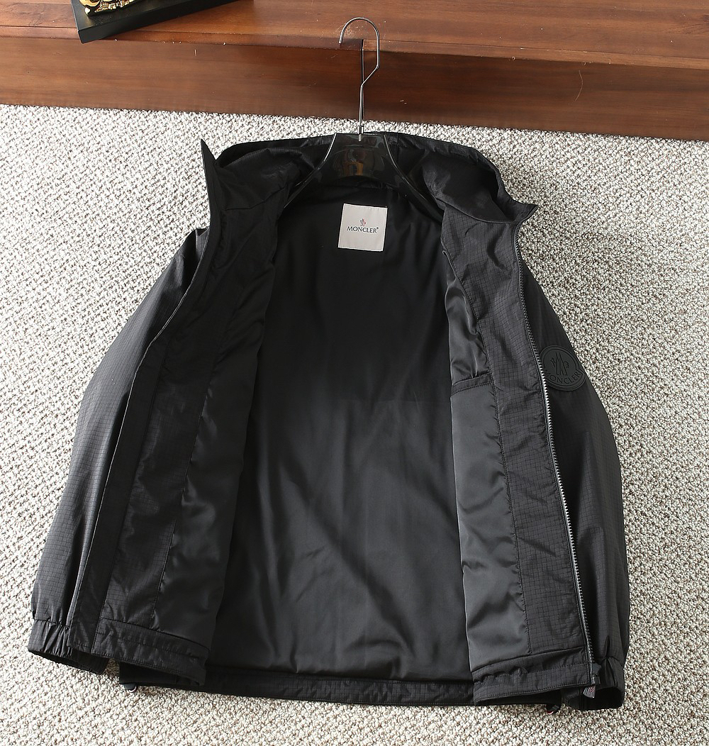 モンクレール「Moncler」秋のフード付きジャケット