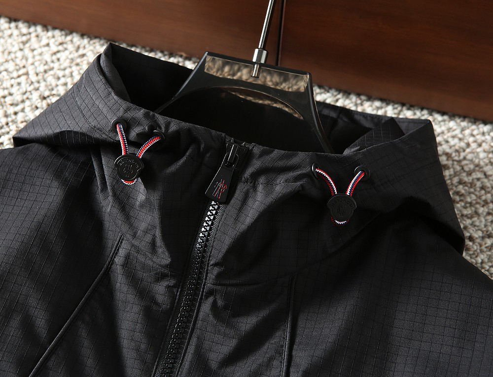 モンクレール「Moncler」秋のフード付きジャケット