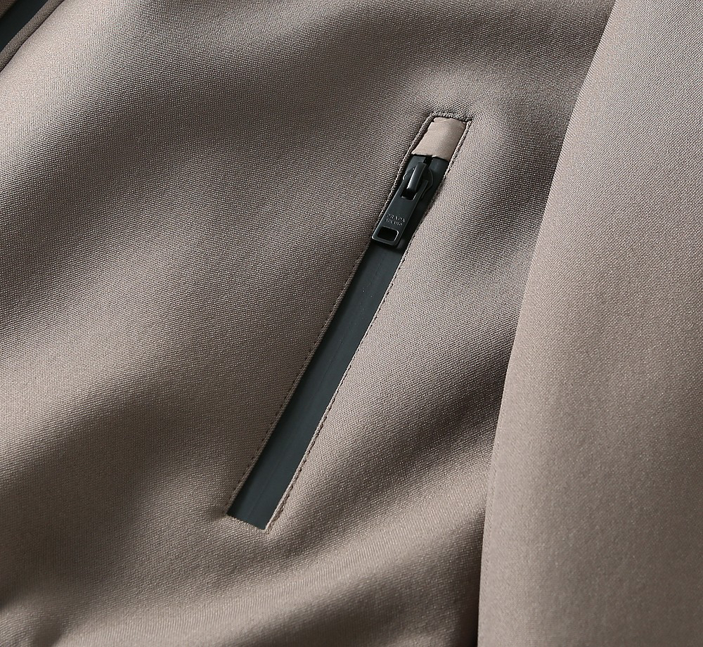 プラダ「Prada」秋冬 フード付きアウター