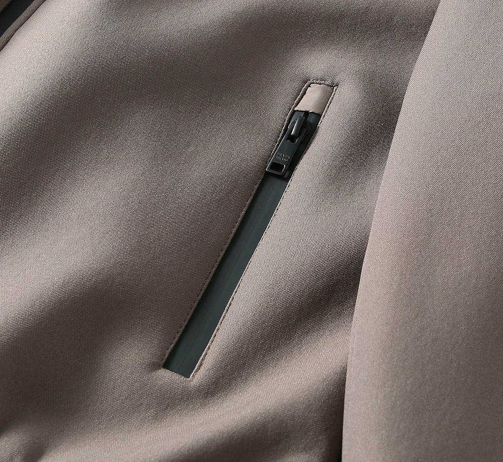 プラダ「Prada」秋冬 フード付きアウター