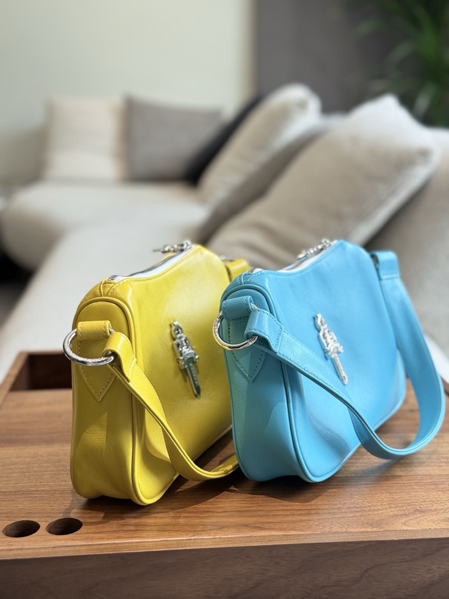 クロムハーツ「Chrome Hearts」十字架のショルダーバッグ