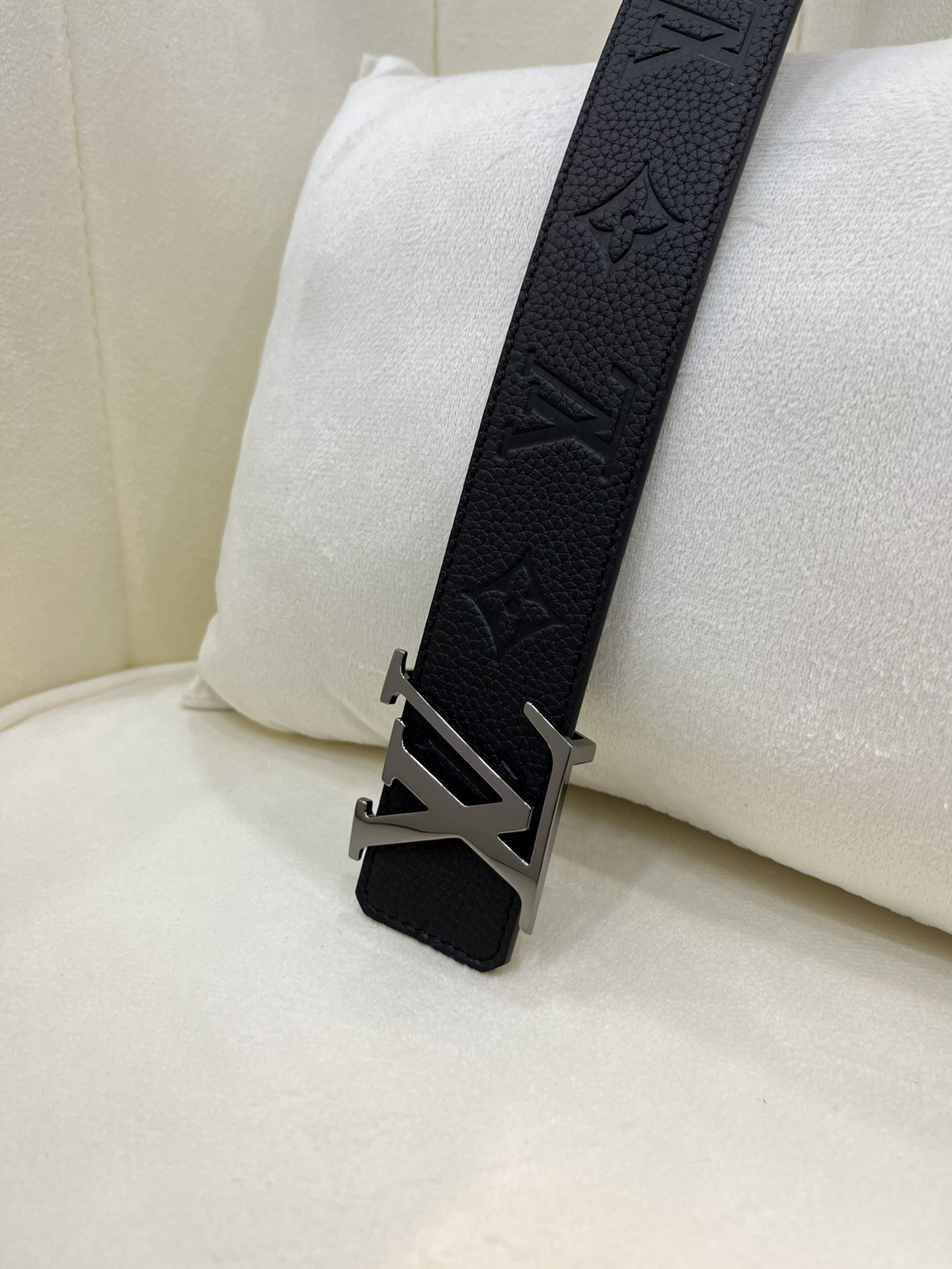 ルイ・ヴィトン ファッションアイテム 4.0cm 本革 ダイナミックデザインベルト