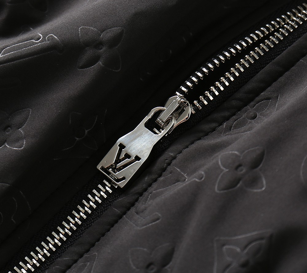 ルイ・ヴィトン「Louis Vuitton」秋冬コレクション ダウンジャケット