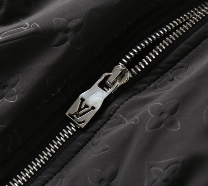 ルイ・ヴィトン「Louis Vuitton」秋冬コレクション ダウンジャケット