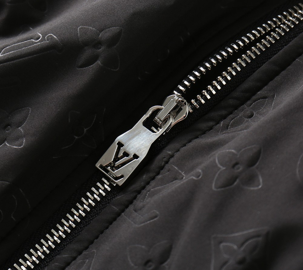 ルイ・ヴィトン「Louis Vuitton」秋冬コレクション ダウンジャケット