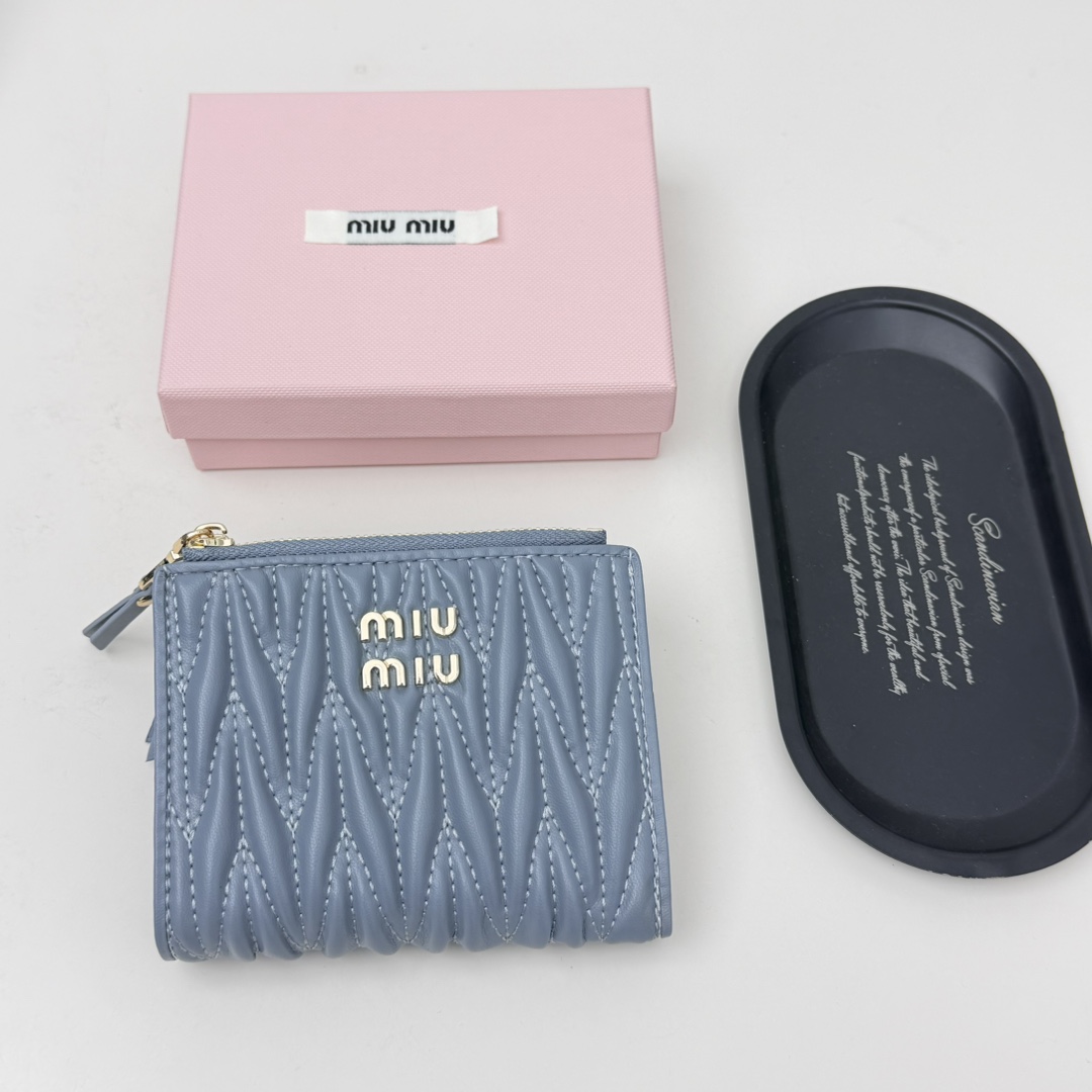 ミュウミュウ「Miu Miu」ミュウミュウ マテラッセ ラムスキン コンパクトバッグ 790 / ショルダーバッグ