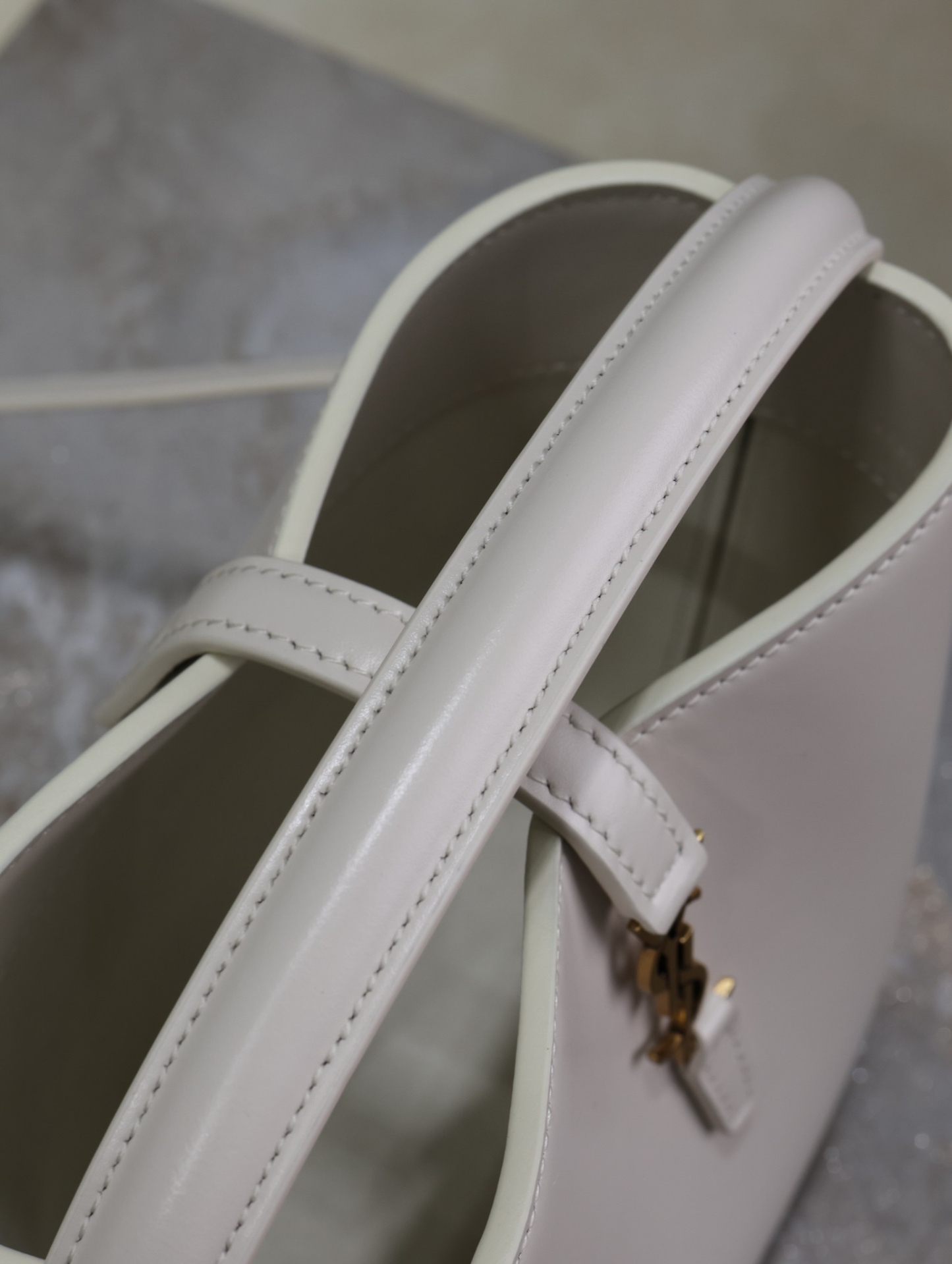 2026サンローラン「Saint Laurent LE 37 ミニ スムースカーフレザー バケツバッグ
