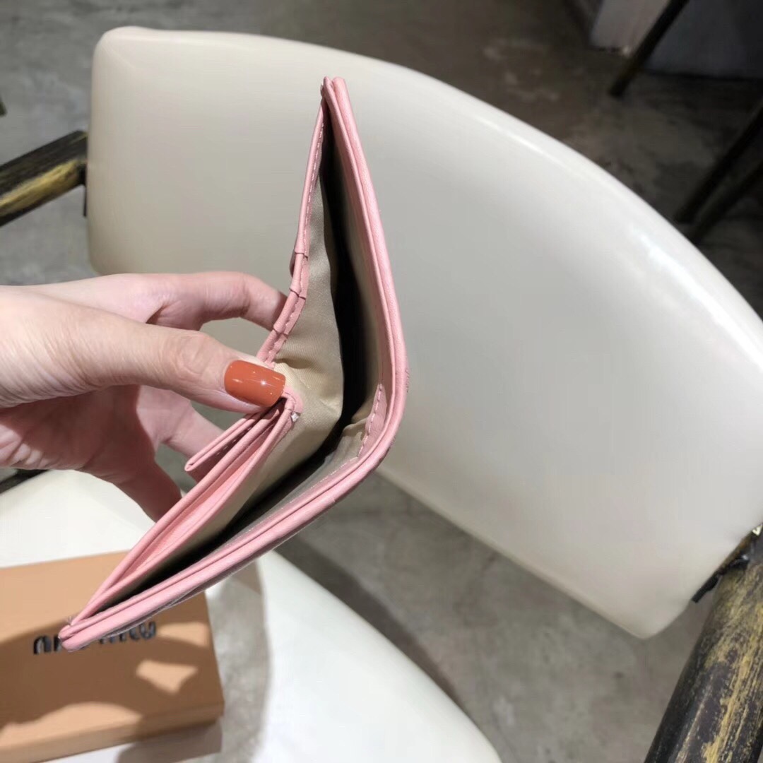 ミュウミュウ「Miu Miu」ミュウミュウ ラムスキン コンパクトバッグ 5439 / ショルダーバッグ