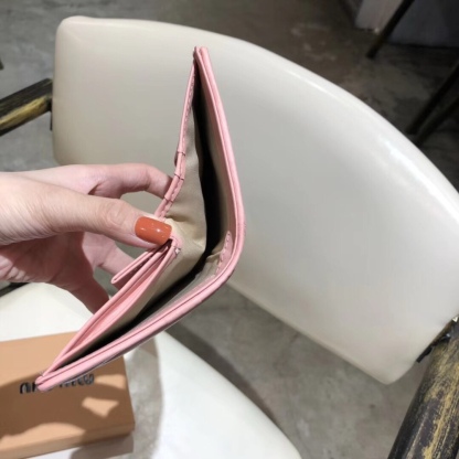 ミュウミュウ「Miu Miu」ミュウミュウ ラムスキン コンパクトバッグ 5439 / ショルダーバッグ