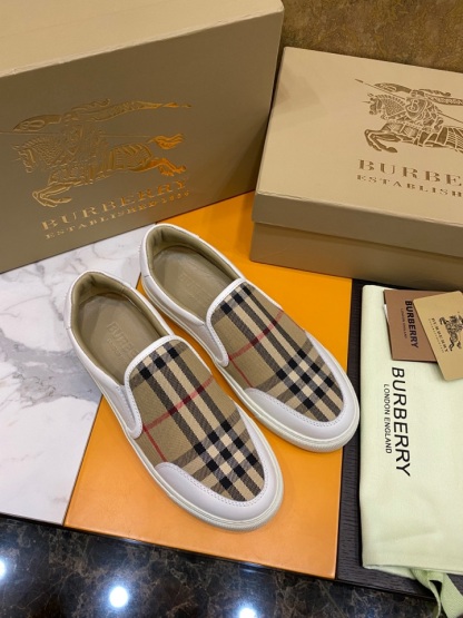バーバリー「Burberry」バーバリー テラス スニーカー / レザースニーカー