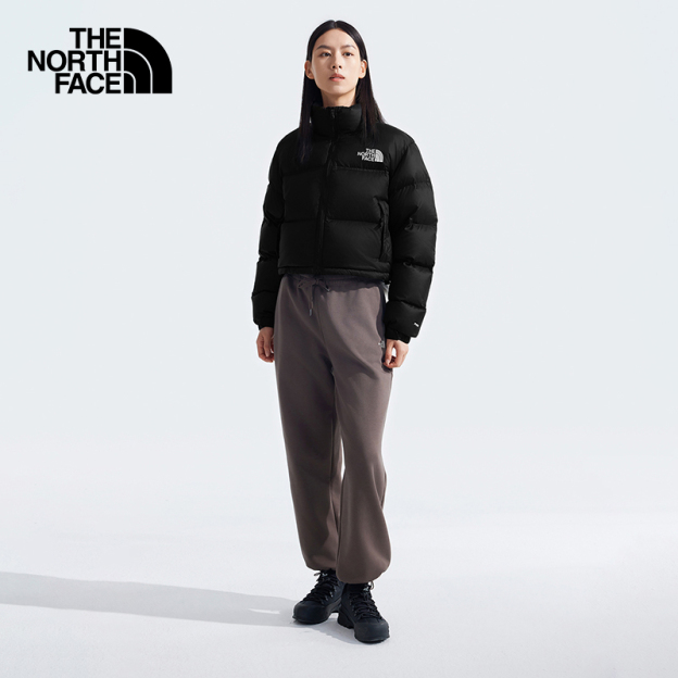 The North Face ICON Nuptse レディース ショート丈 ホワイトグースダウンジャケット。撥水加工済みで、冬季の新作です