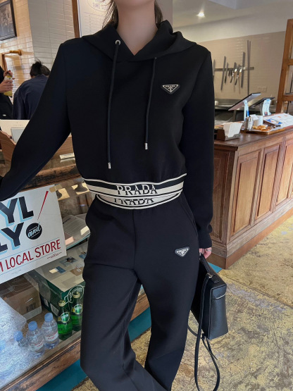 プラダ「Prada」秋冬 レディース カジュアルスポーツセット