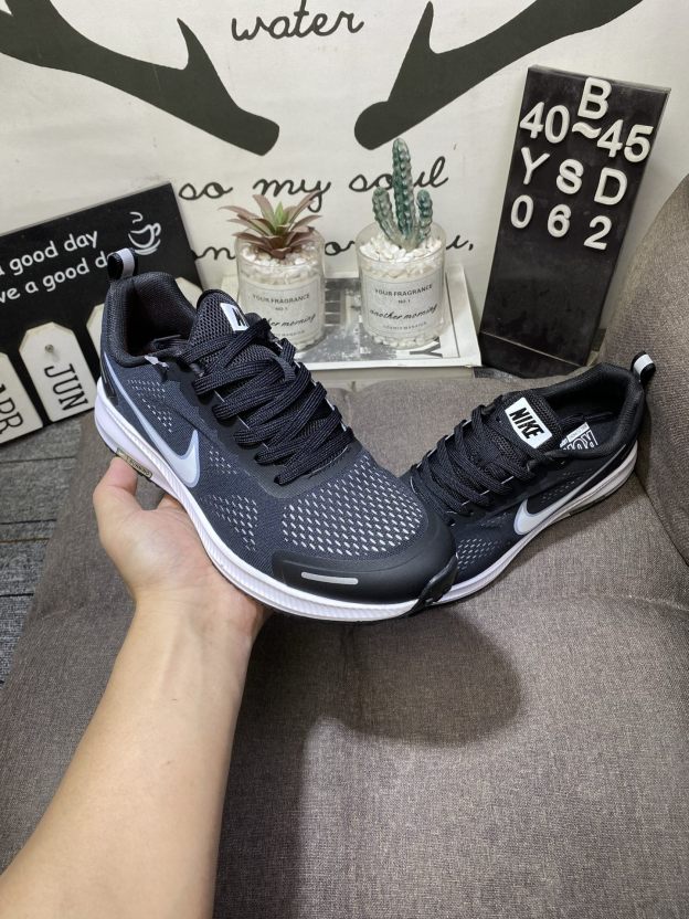 ナイキ「Nike」ク ロー カジュアルスニーカー