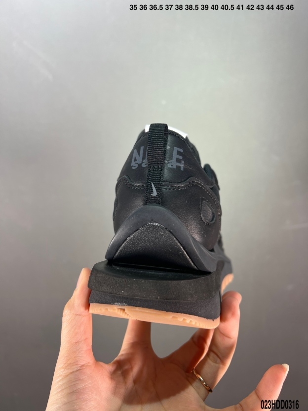 ナイキ「Nike」ク ロー カジュアルスニーカー