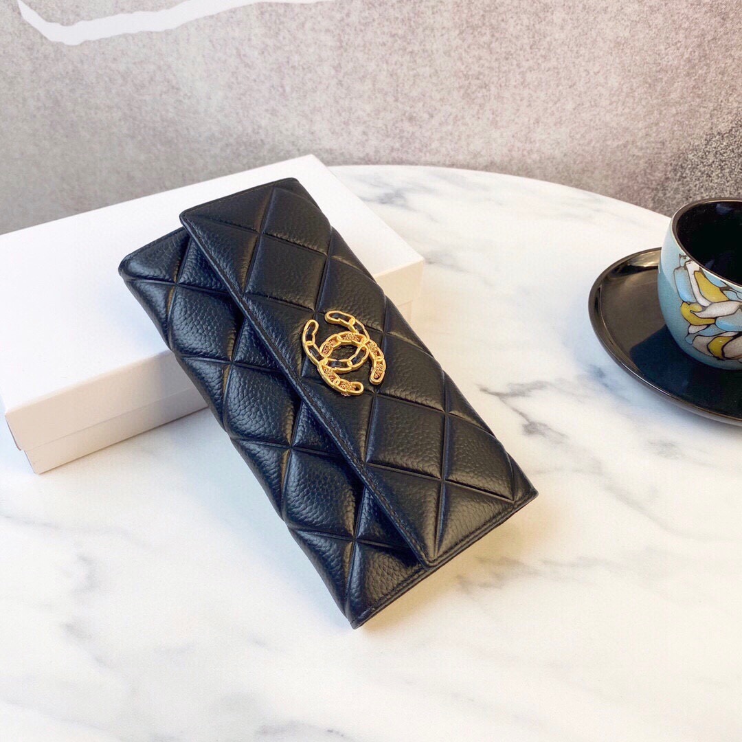 シャネル「Chanel」 ラムスキン フラップ ウォレット 財布