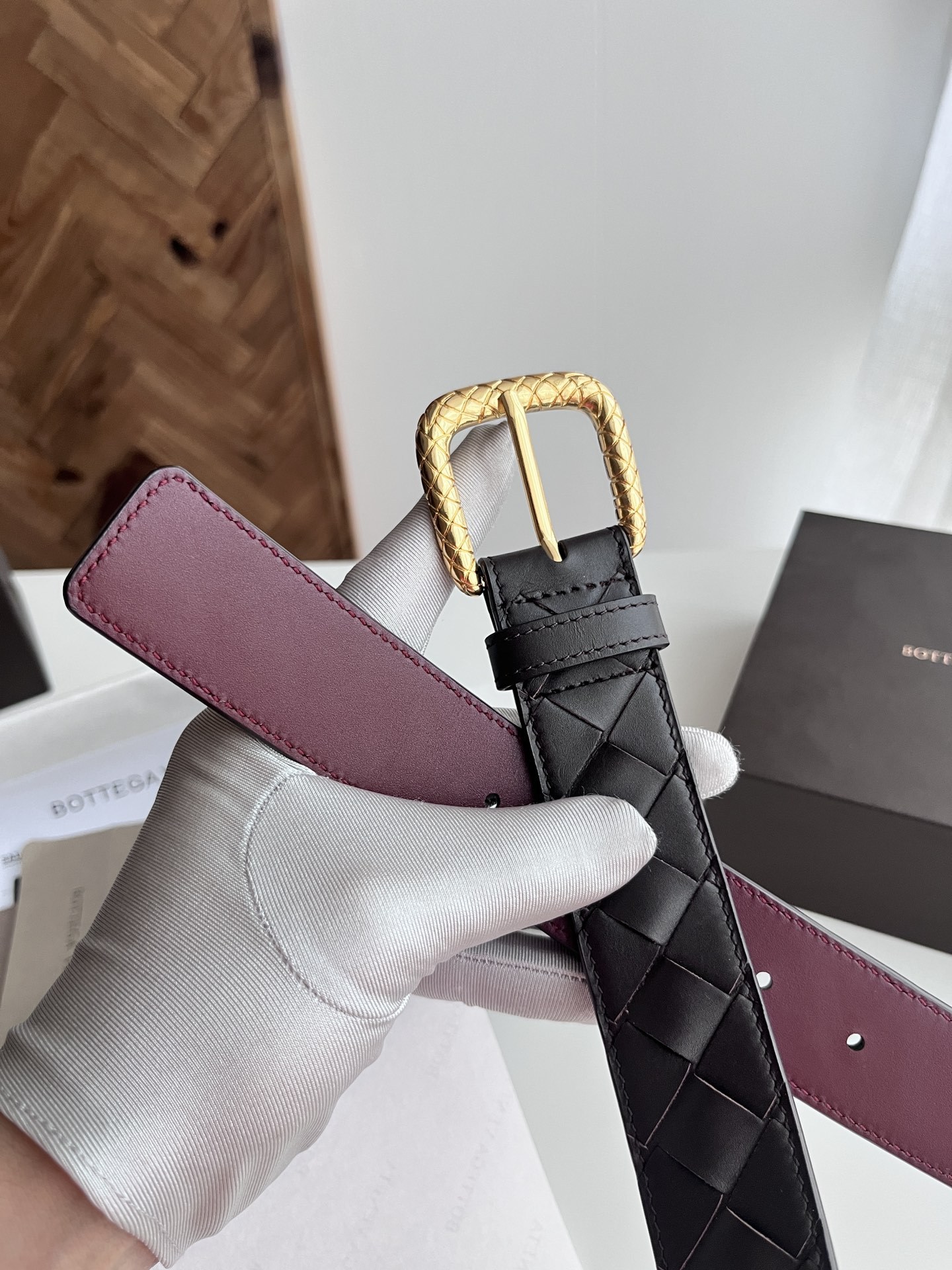 ボッテガ・ヴェネタ「Bottega Veneta」イントレチャート リバーシブル ベルト