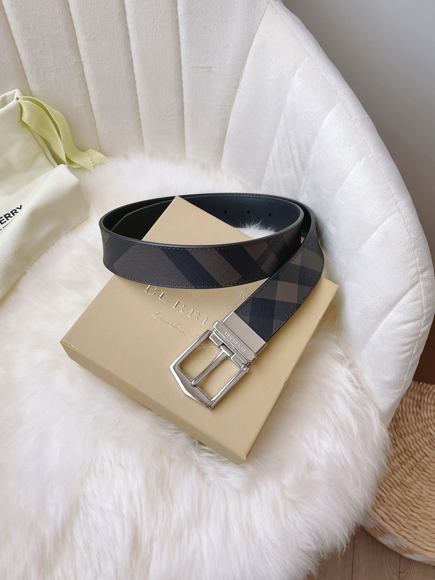 バーバリー「Burberry」クラシック チェック レザー ベルト100cm-ISETAN PRESTIGE CURATED