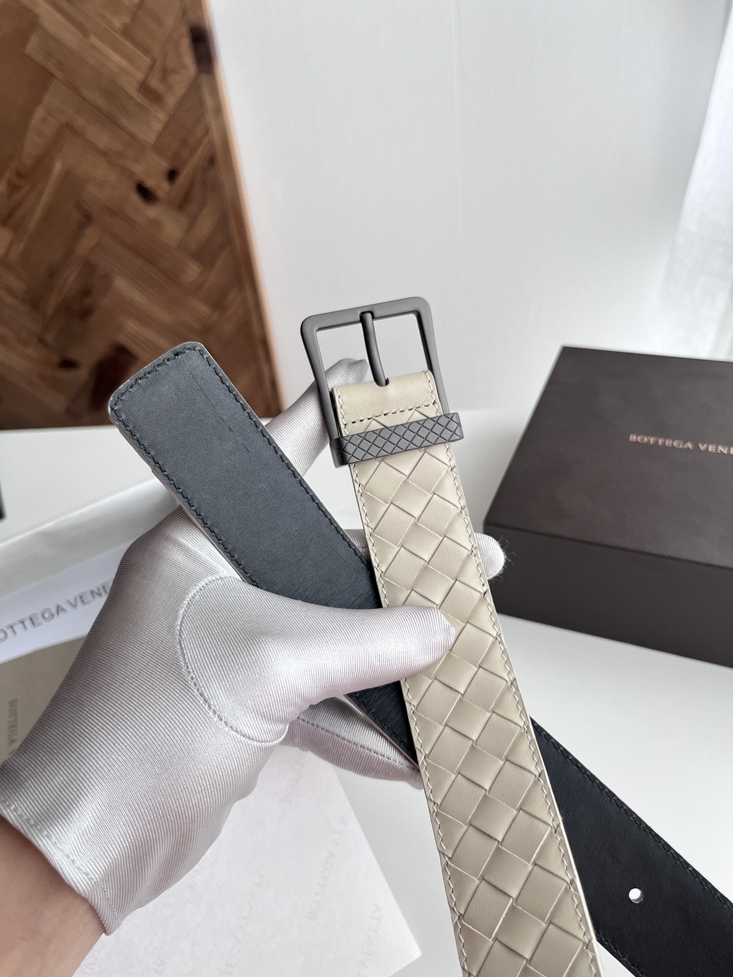 ボッテガ・ヴェネタ「Bottega Veneta」イントレチャート リバーシブル ベルト