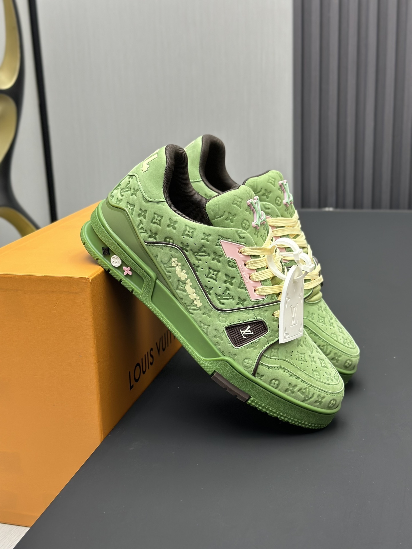 ルイ・ヴィトン「Louis Vuitton」LV トレイナー スニーカー 