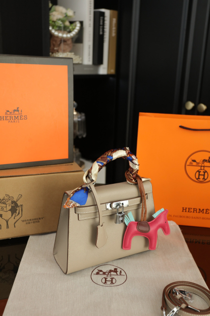 エルメス「Hermès」 Kelly 2代 Epsomレザーバッグ（シルバーハードウェア）