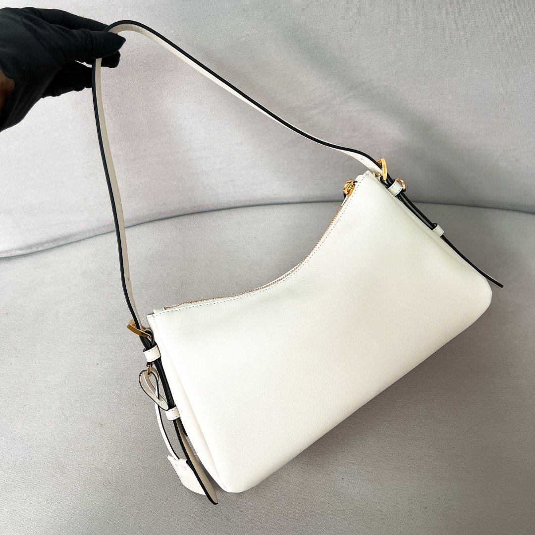 プラダ「Prada」Aimee ホボ アンダーアームバッグ 新作