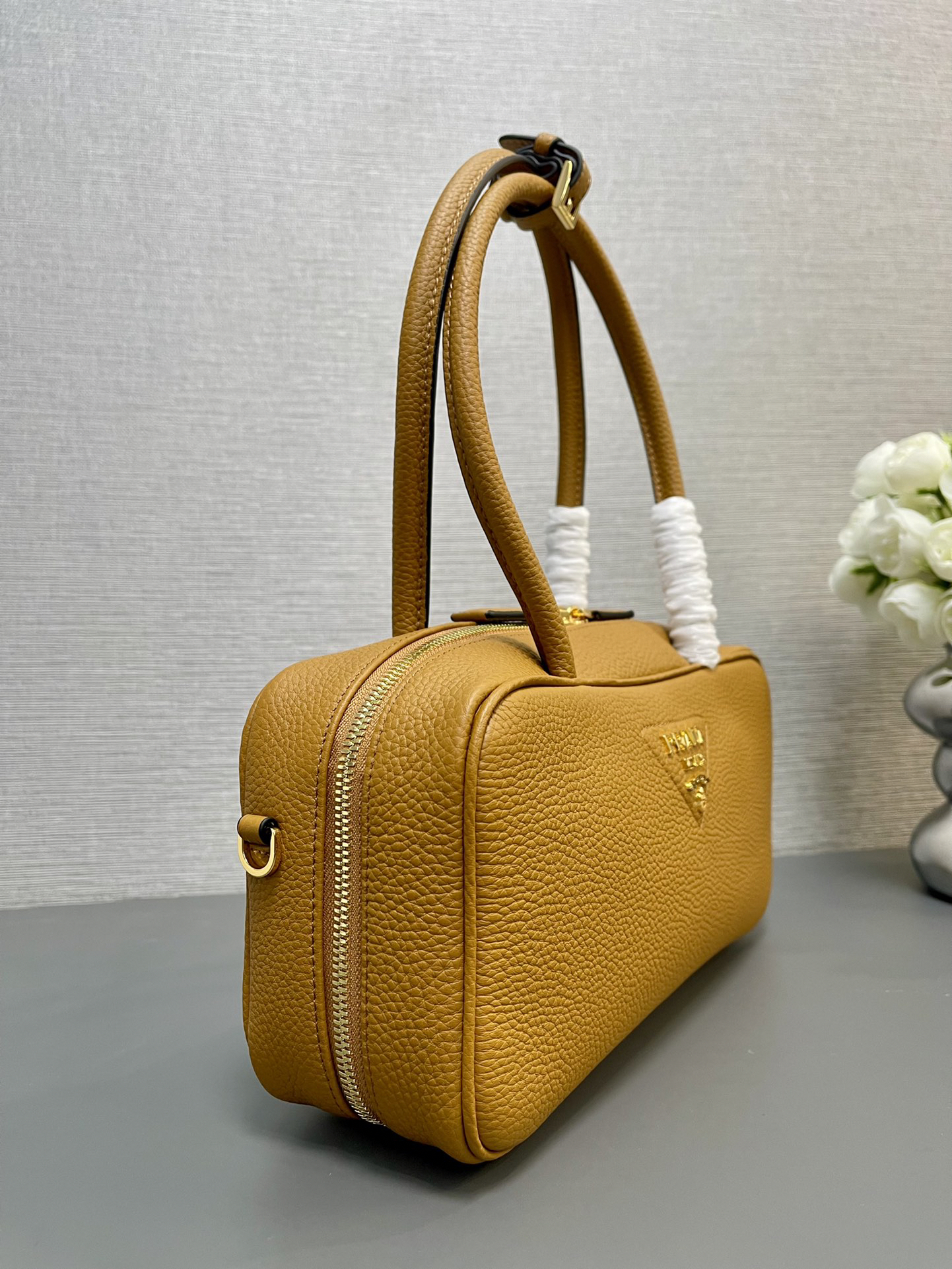 プラダ「Prada」 リジドレザー ハンドバッグ モデル