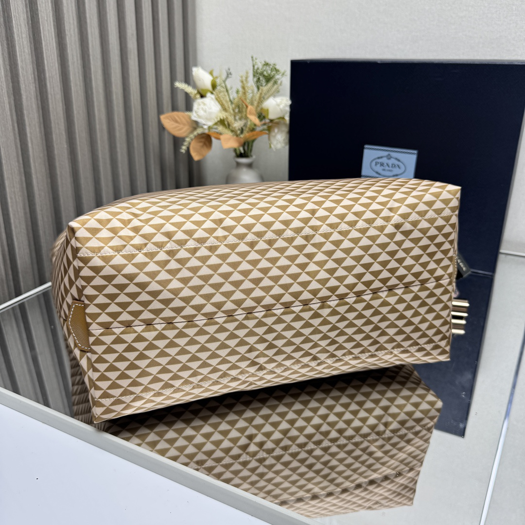 プラダ「Prada」トリアングラム トートバッグ トートバッグ
