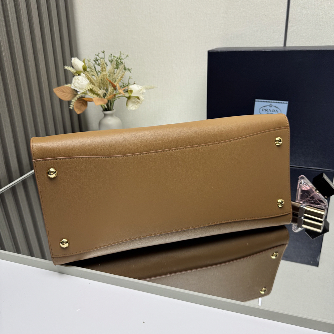 プラダ「Prada」 グランデ トートバッグ トートバッグ