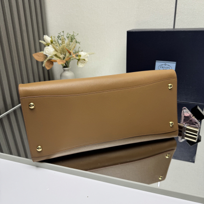 プラダ「Prada」 グランデ トートバッグ トートバッグ