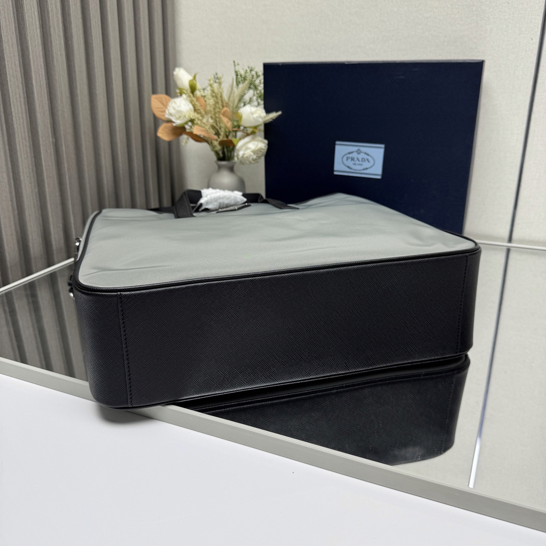 プラダ「Prada」メンズ ミニマリスト トートバッグ トートバッグ
