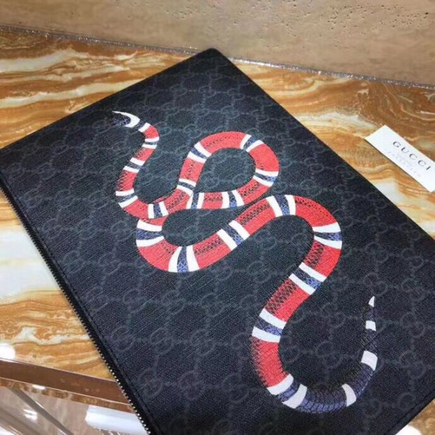 グッチ「Gucci」 キングスネーク プリント GGスプリーム ジップアラウンドウォレット