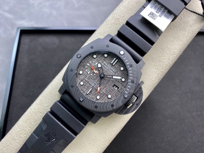 パネライ「Panerai」サブマーシブル ルナ・ロッサ カーボテック 47MMダイバーズウォッチ