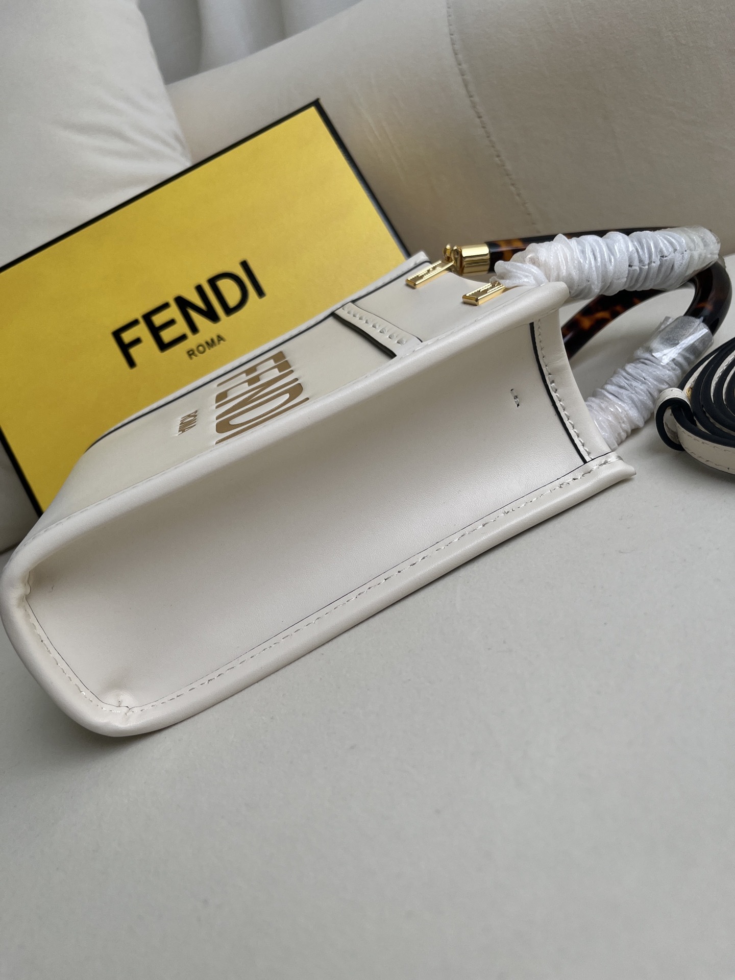 フェンディ「Fendi」Sunshine ミニ レザー ハンドバッグ