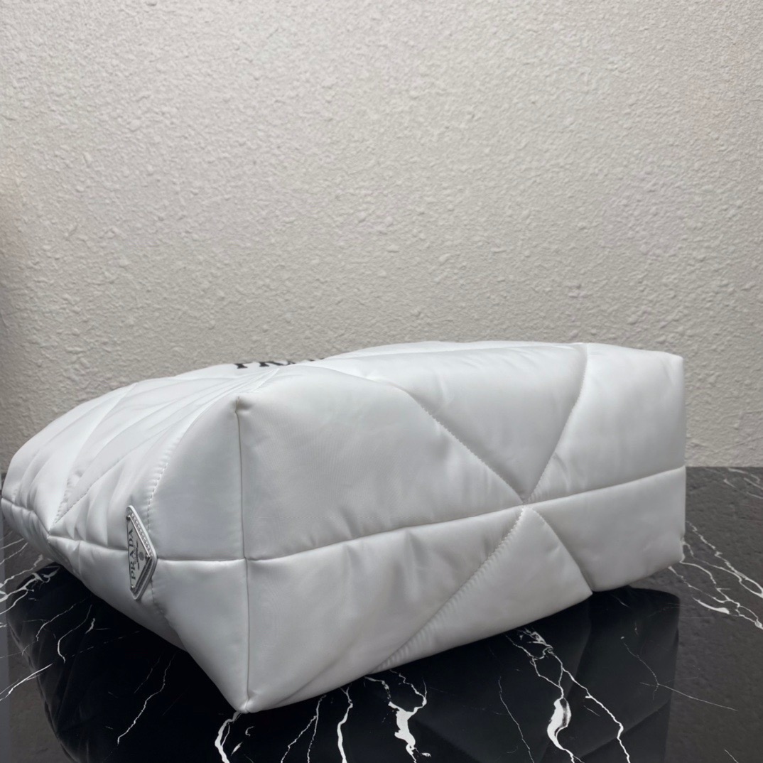 プラダ「Prada」Re-Nylon トートバッグ  ラージトート